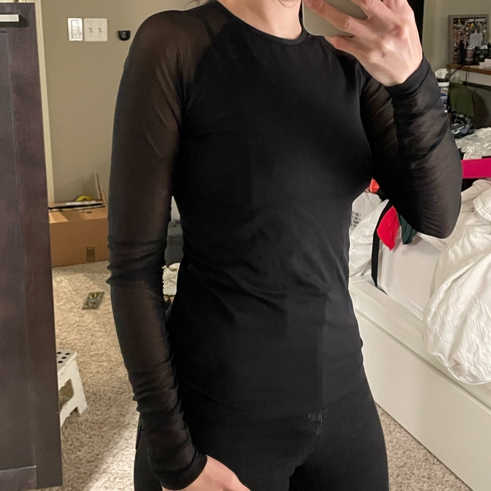 Mesh sleeve workout top